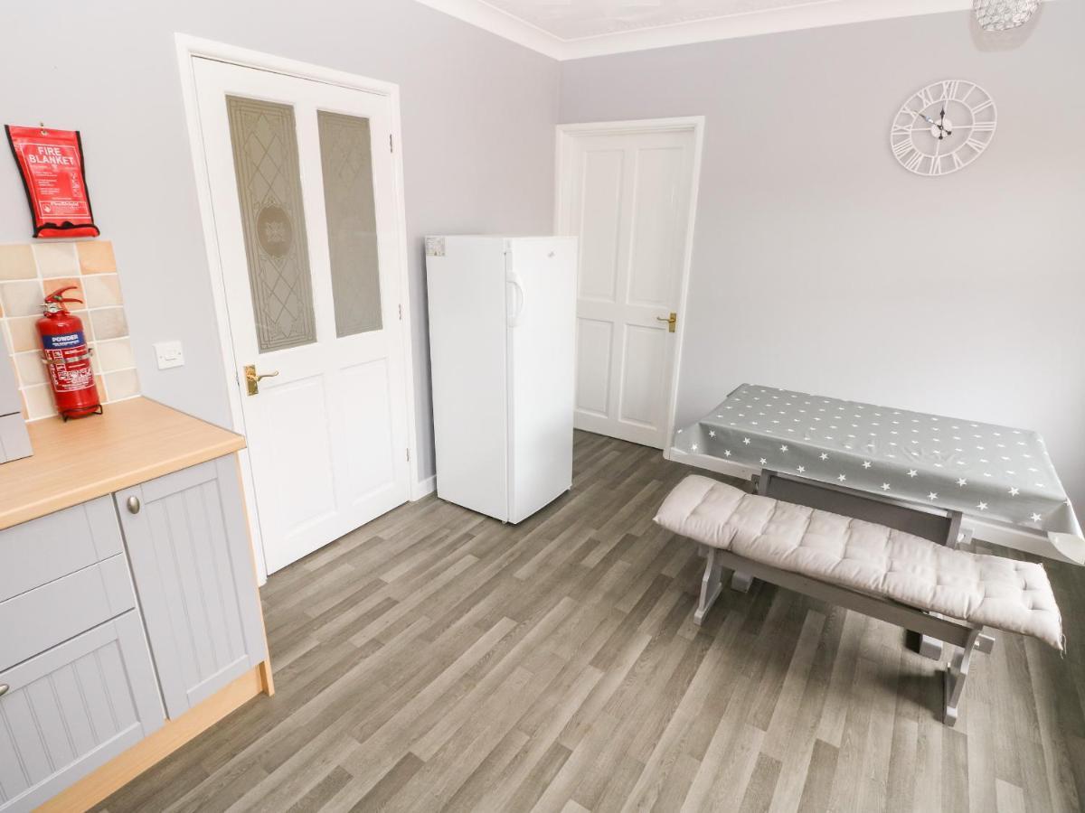 23 Charles Thomas Avenue Vila Pembroke Dock Exterior foto