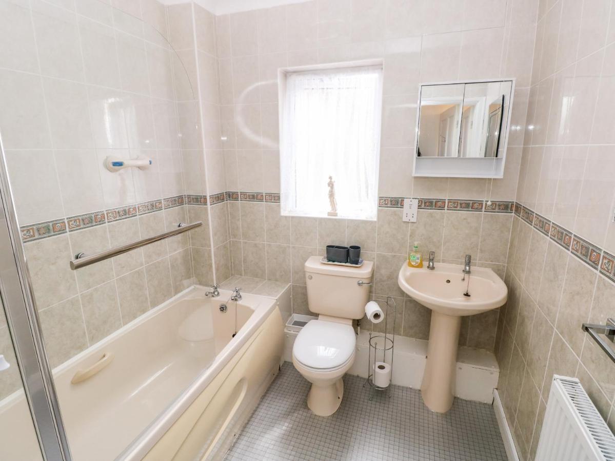 23 Charles Thomas Avenue Vila Pembroke Dock Exterior foto